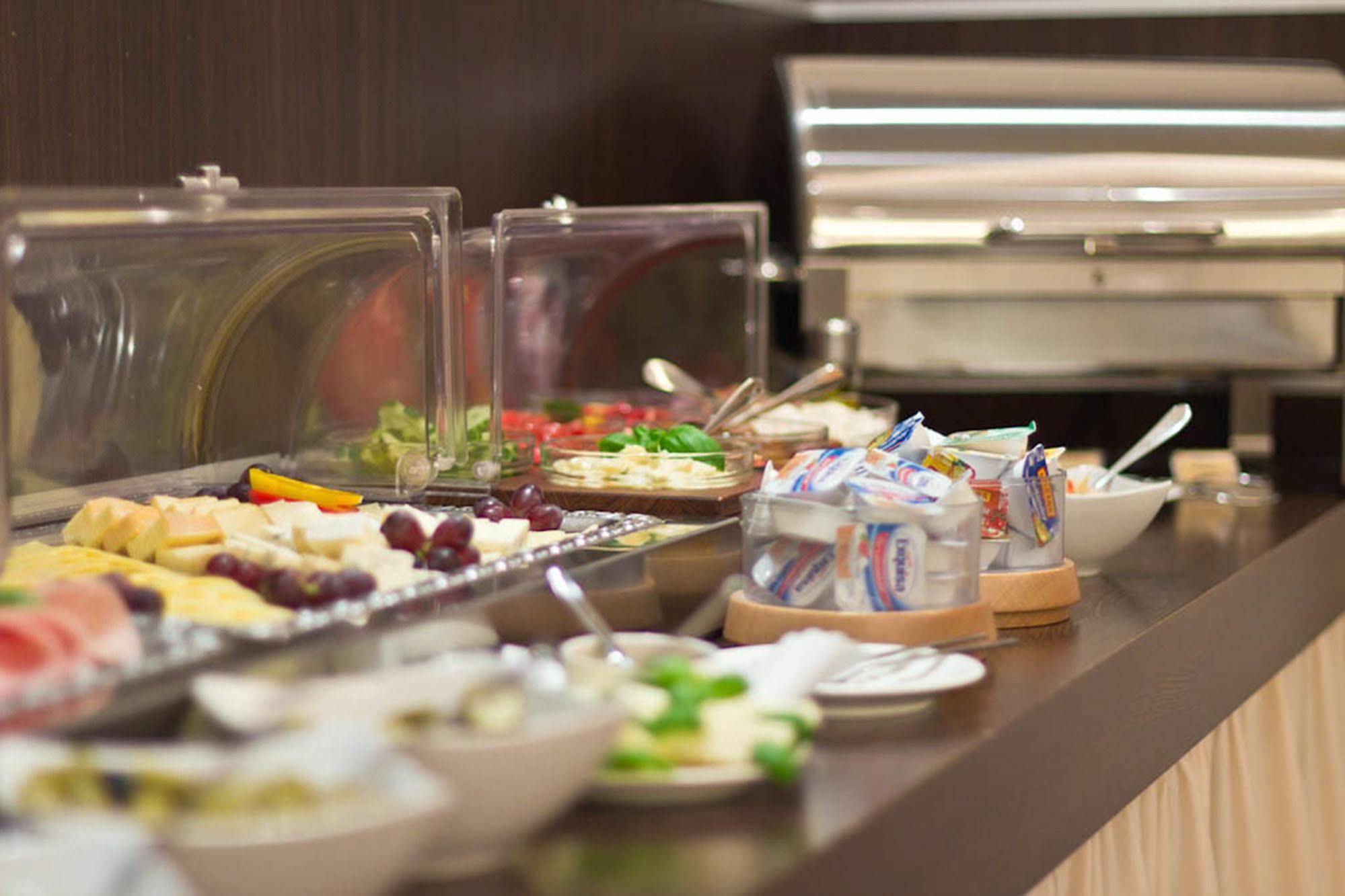Ivbergs Hotel Berlin Messe Екстер'єр фото