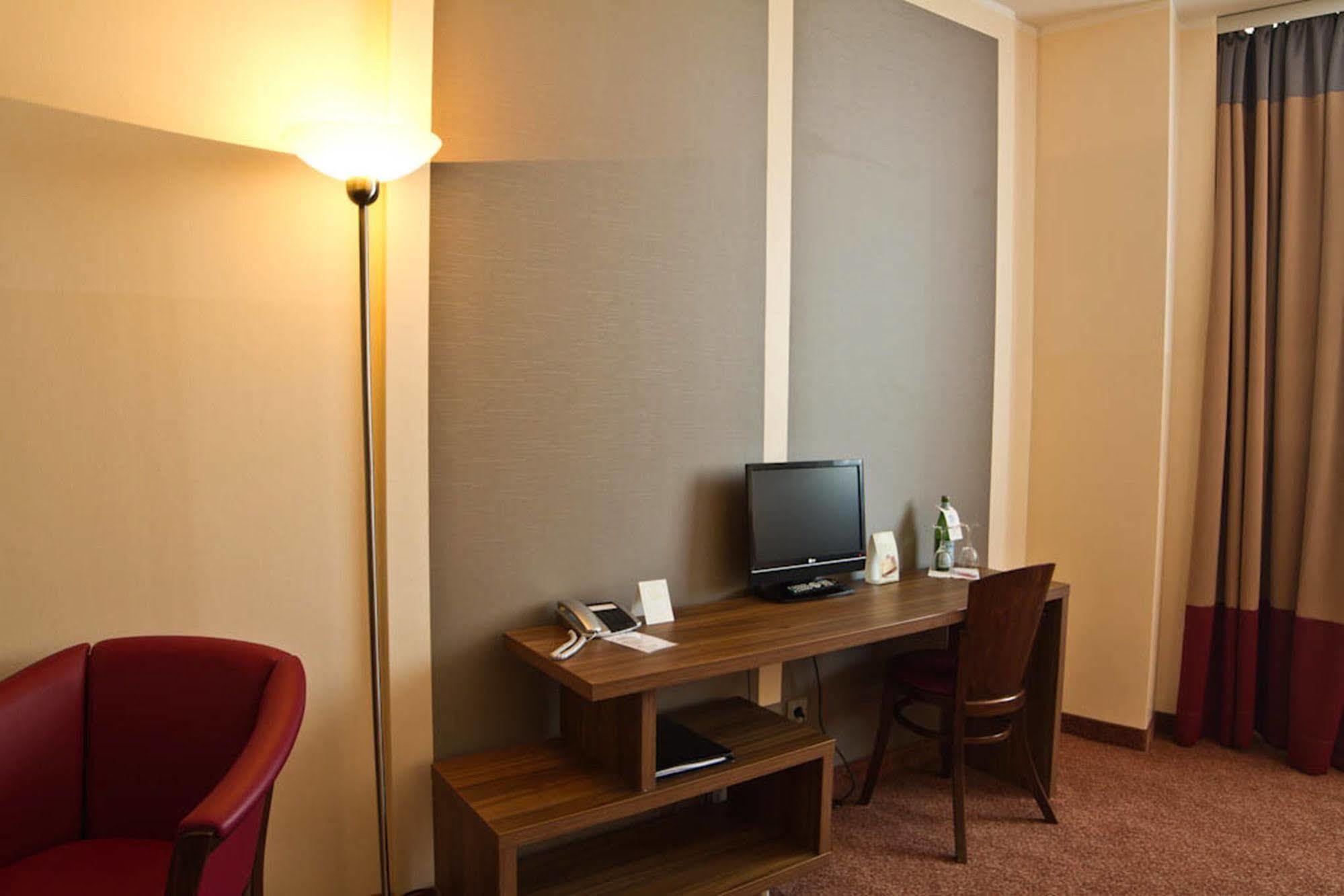 Ivbergs Hotel Berlin Messe Екстер'єр фото