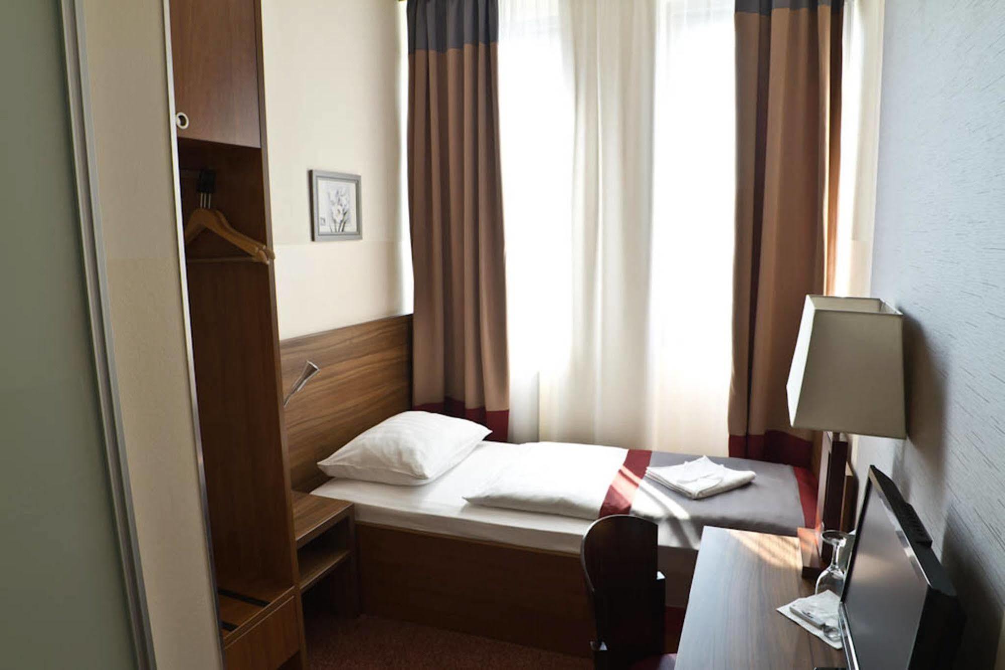 Ivbergs Hotel Berlin Messe Екстер'єр фото